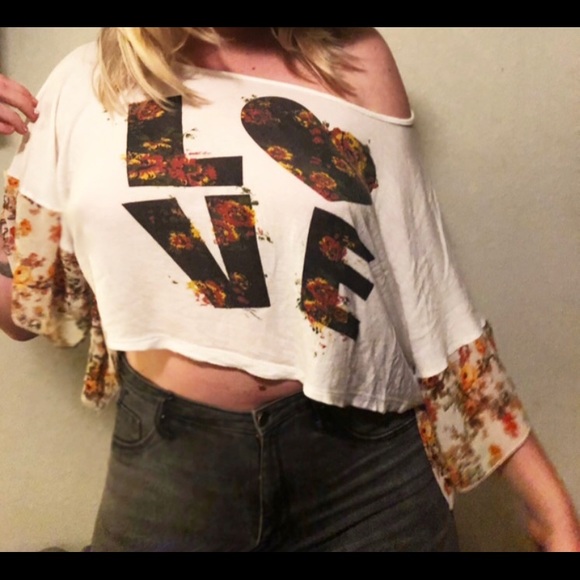 Floral Sleeve ‘L🖤VE’ Crop - Picture 1 of 8